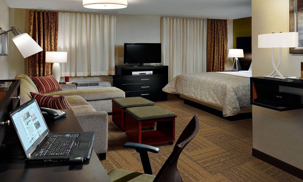 Lafayette Apartment | King Studio Only 5 Miles from Purdue University. Free Breakfast. Pool.