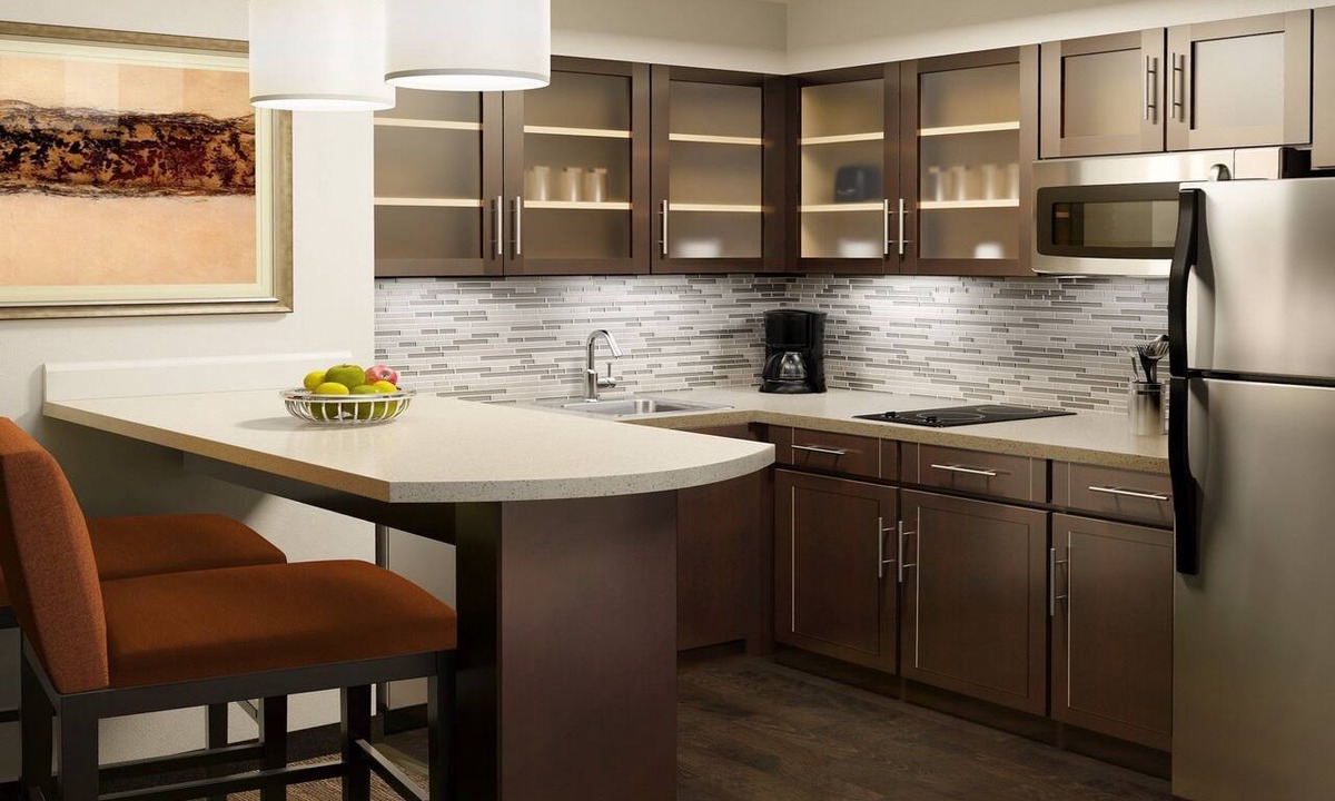 Sterling Heights Condo | King Suite | Buffet Breakfast, Indoor Pool Access + 24h Business Center