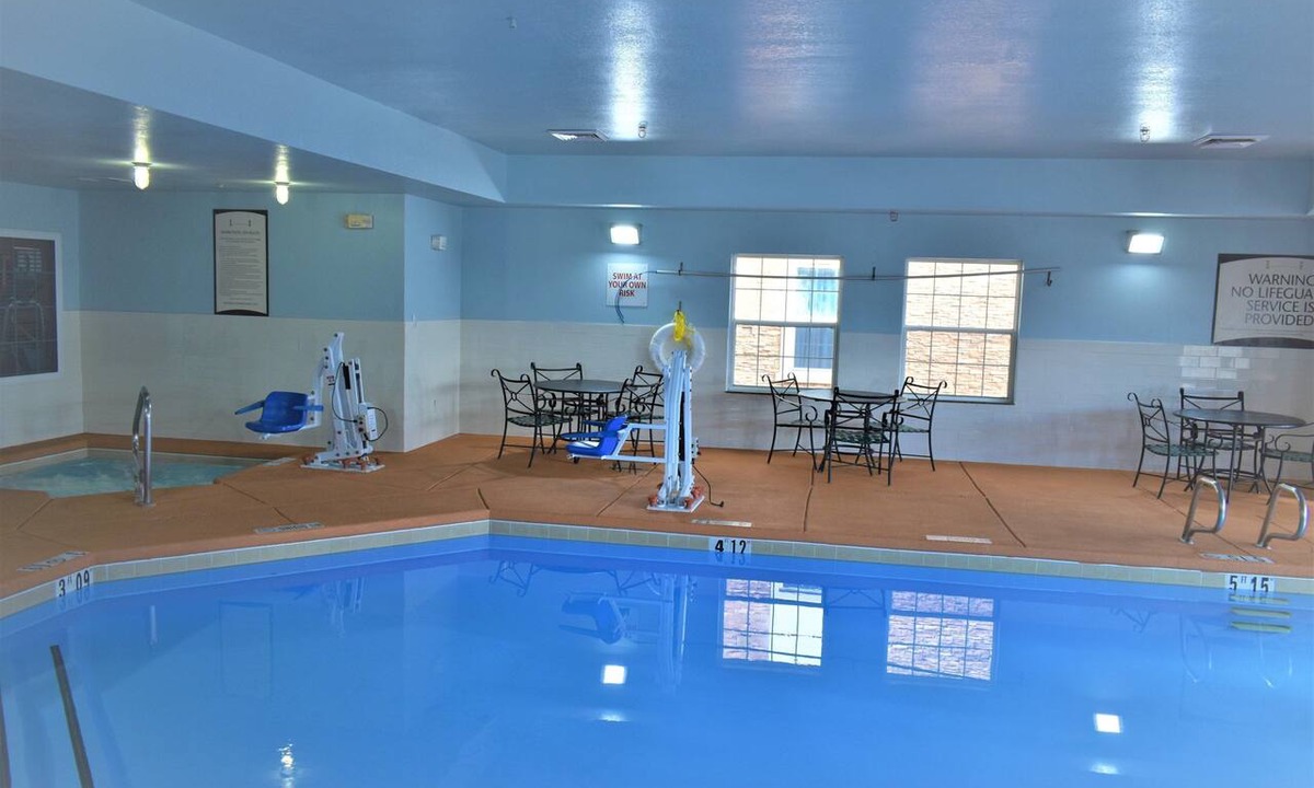 Nor Este Condo | King Suite | Free Daily Breakfast, Pool + Hot Tub Access