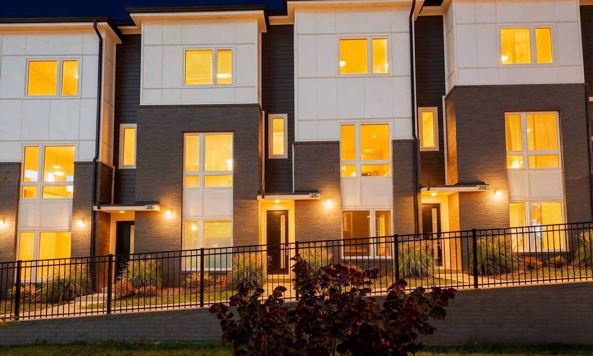 Nashville House | King Suites 3BR Retreat 2-car Garage East Nashville