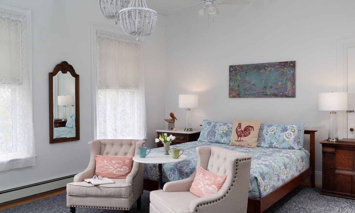 Top of the Hill Apartment | King with Kitchenette and Fireplace, Private Bath, Parking, Walk to all