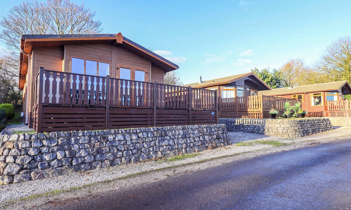 Carnforth Cottage | KINGFISHER LODGE - ARNSIDE 14, pet friendly in Carnforth