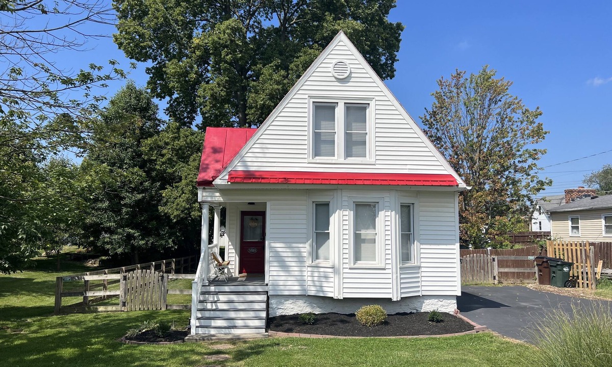 Kings Mills House | Kings Island Eiffel Tower House
