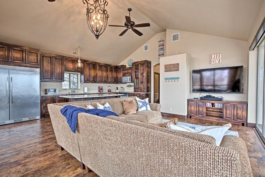 Kingston House | Kingston Cabin with Easy Access to Lake Texoma!