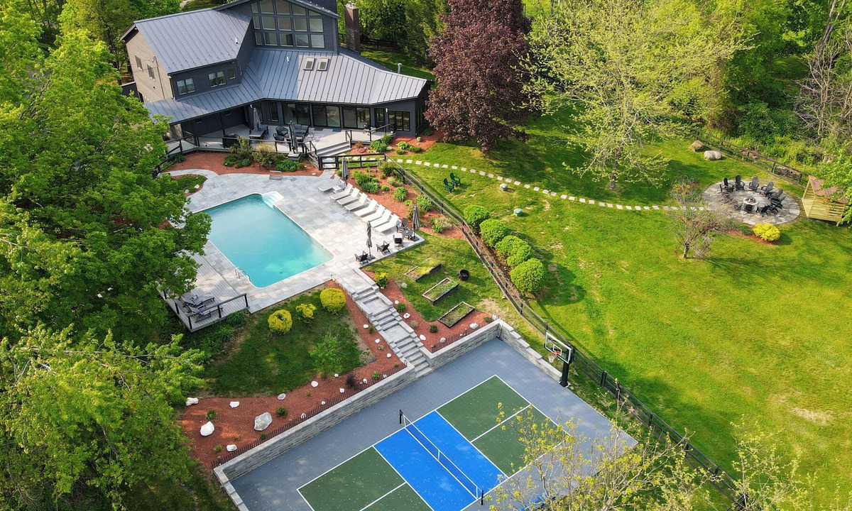Hurley House | Kingston Large Modern w/ Pickleball + HotTub + Pool
