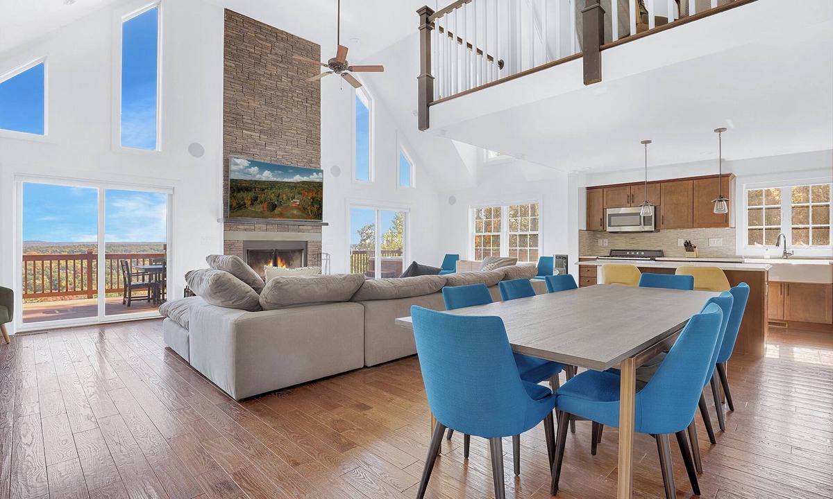 Mount Marion House | Kingston Ridge Chalet - Hot Tub & Pool
