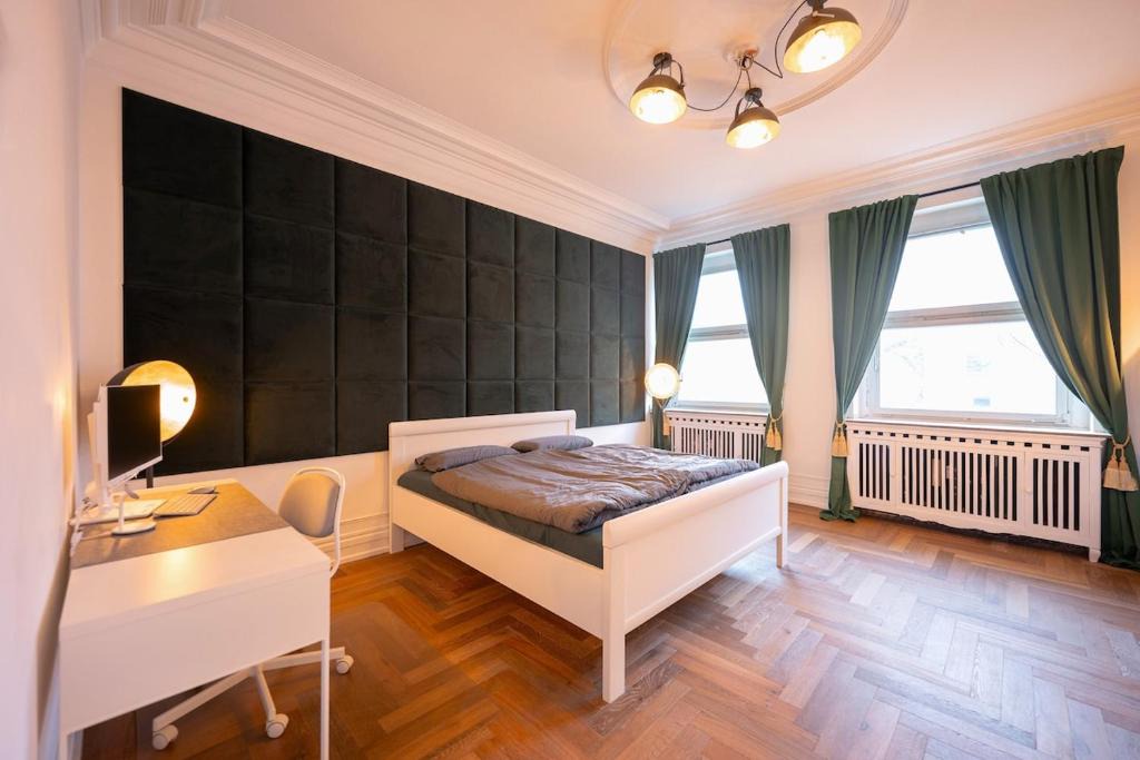 Deutz Apartment | Kino Design Studio mit Workplace 600m Messe Lanxess