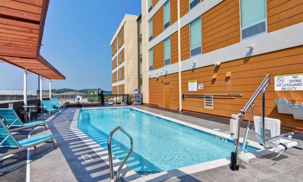 Lake Hamilton Hotel | Kitchen Queen Studio 0.1mi to Lake Hamilton Marina w/Pool & Hot Breakfast