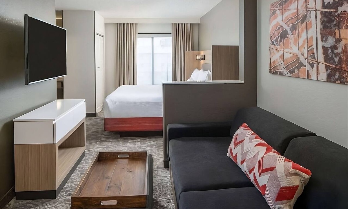 Donelson Hotel | Kitchenette, Pool, Pet-friendly, Free Parking! Nashville At Its Best!