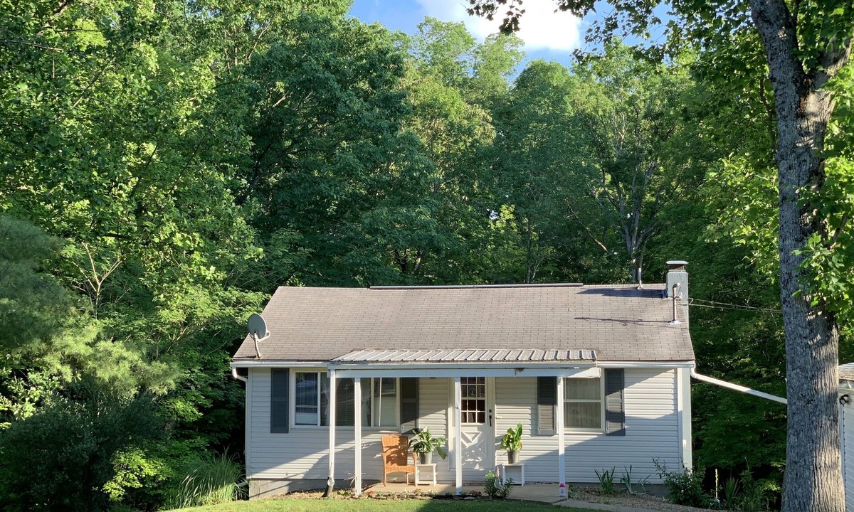 Glouster Cottage | Kittle Pine Front Rental Cottage at Dock 2 of Burr Oak Lake