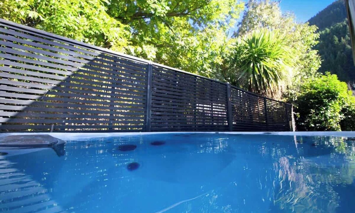 Queenstown House | - Kiwi Batch - Easy Walk To Town - Hot Tub -