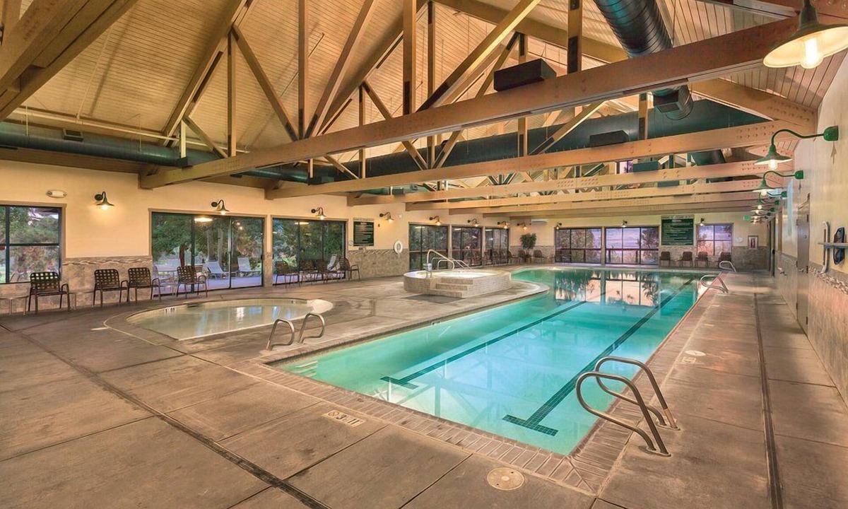 Klamath Falls Resort | Klamath Falls | Romantic Golf Retreat | Pool + Golf