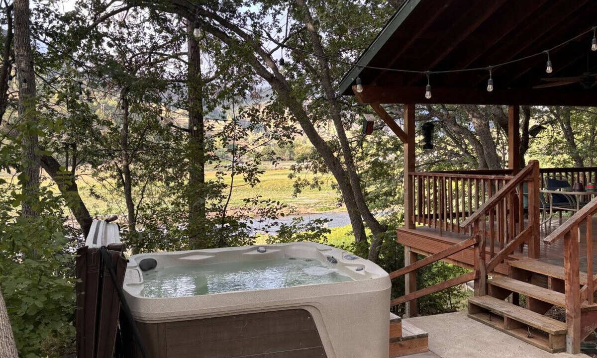 Montague Cabin | Klamath Riverside Dream