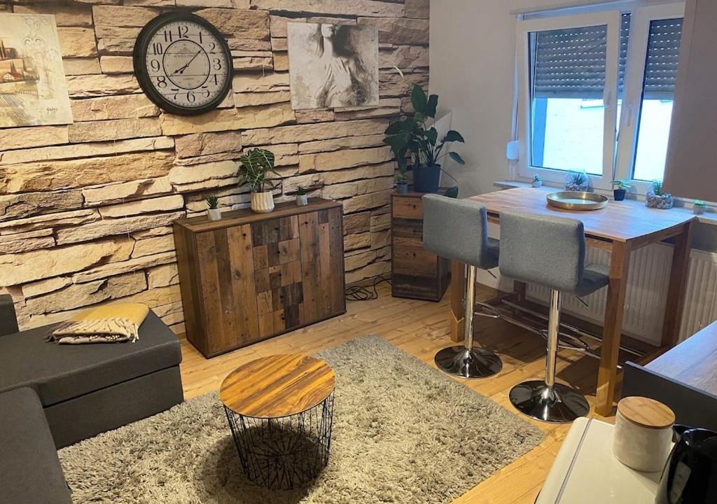 Eberbach Apartment | Kleines Apartment mit begehbarer Dusche im Schlafzimmer