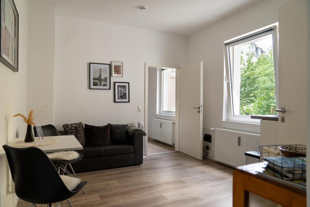 Wahlershausen Apartment | Kleines Glück by Interior Apartments - Bahnhofnähe, Herkules, UNESCO-Bergpark, Veranda & Parkplatz