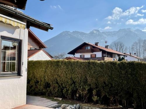 Eschenlohe Apartment | Kleines Häuschen mit Bergblick
