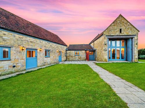 Shepton Mallet House | Knoll View Ranch