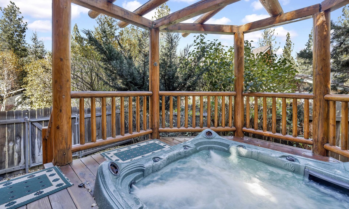 Big Bear Lake Cabin | Knotty and Nice Big Bear- Hot Tub- Lakeside Log Cabin