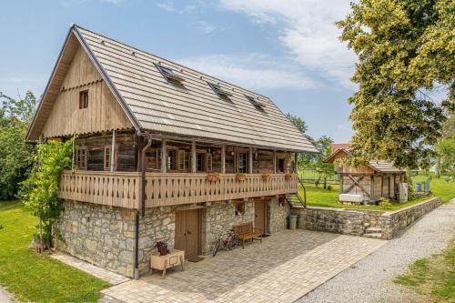 Metlika House | Kolpa Holidays