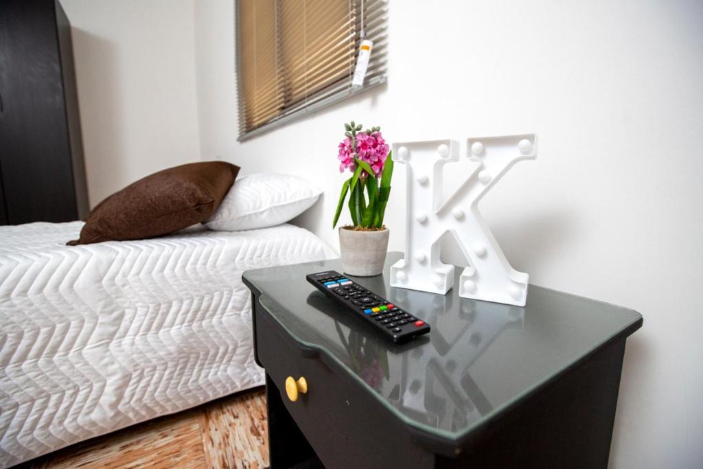 Popayan House | KOMODO Alojamiento - hostal autoservicio, ubicado cerca al centro - baño privado, wifi , cama 2x2, agua caliente y cocina comunitaria