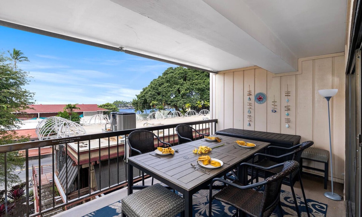 Historic Kailua Village Condo | Kona Plaza 201: Cozy Condo w/AC, Shared Pool & Ocean Views