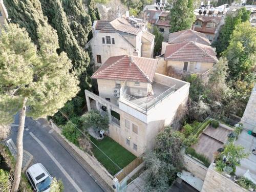 Emek Refaim Villa | Kosher Villa in earth of Moshava