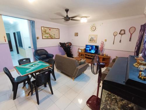 Taman Kota Laksamana House | Kota 3BR Townhouse 5 Pax by Jeffery Lam Home Management