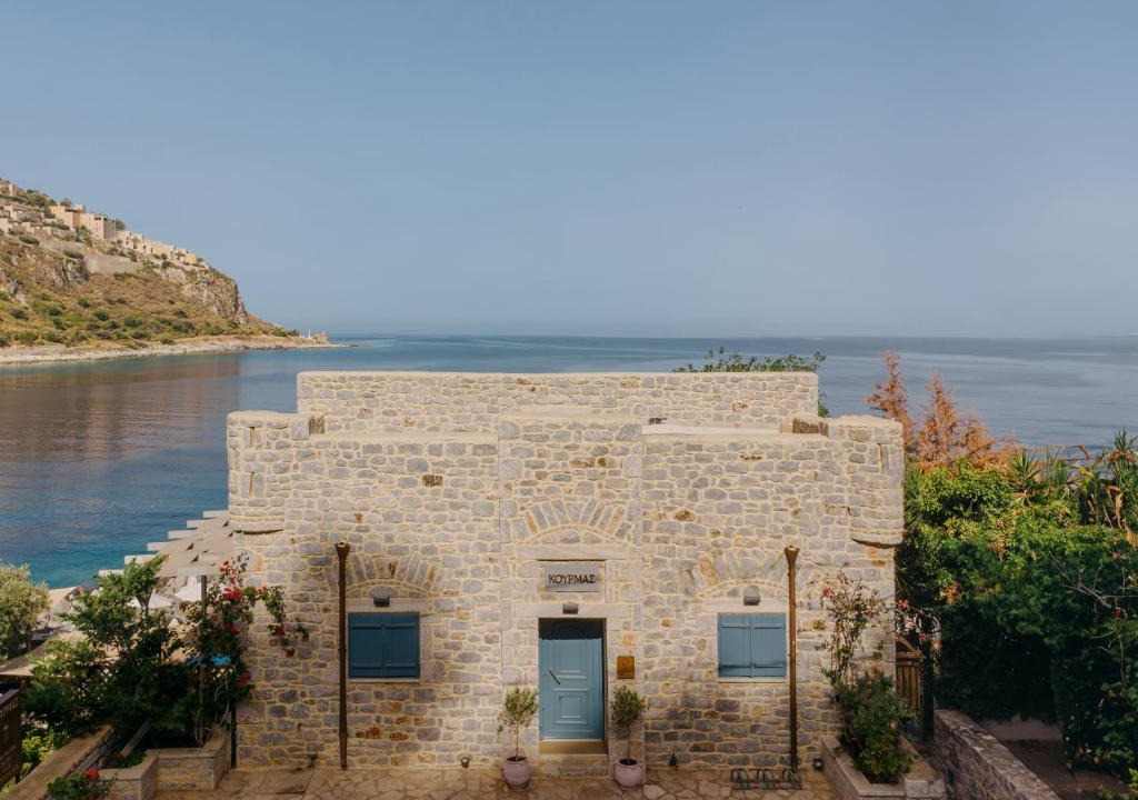 Limeni House | Kourmas Suites