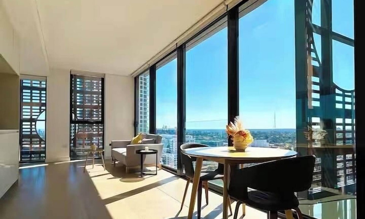 St. Leonards Apartment | KozyGuru |St Leonards | 1 Bed Best Location and View