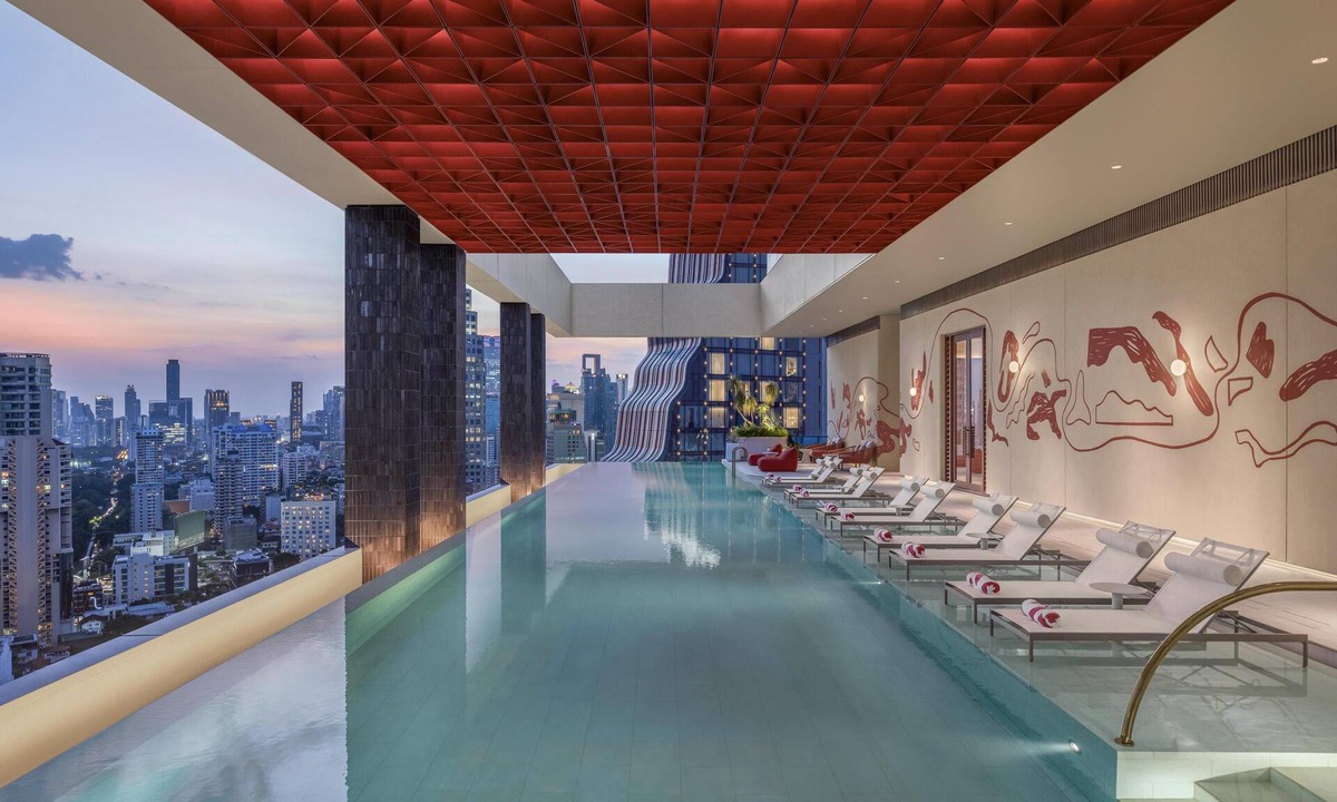 Bangkok Central Business District Hotel | KROMO Bangkok, Curio Collection by Hilton