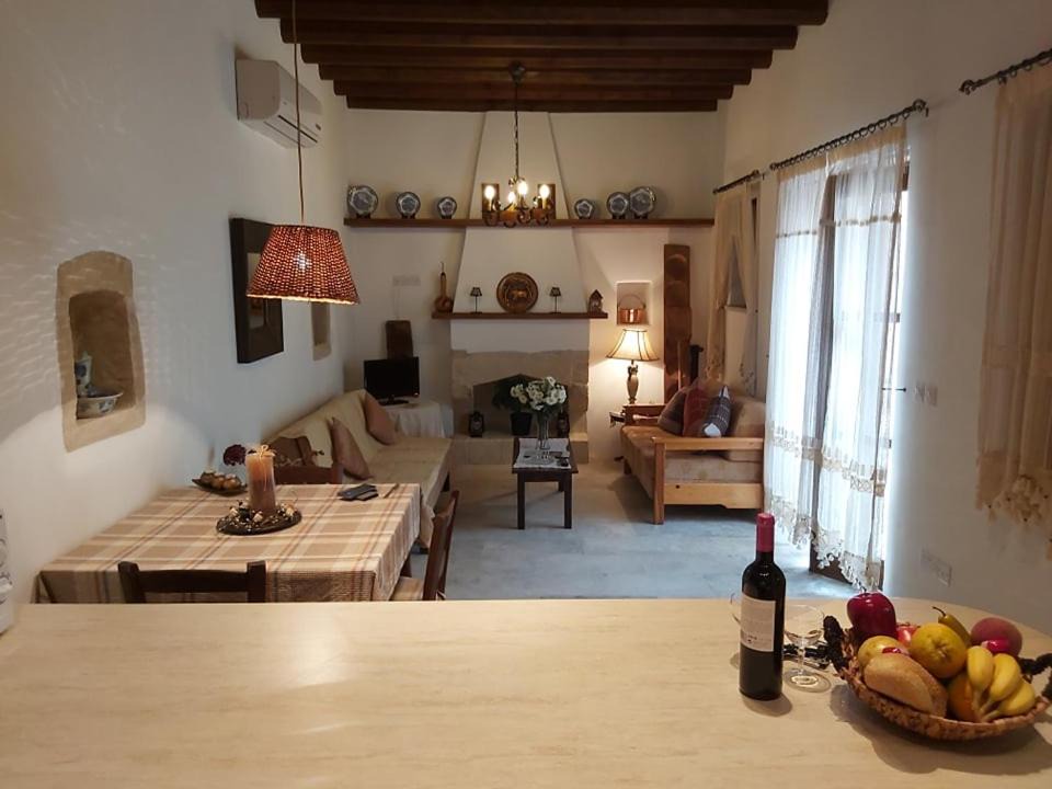 Kato Akourdalia House | Ktima Charitini 1
