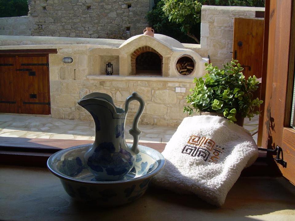 Kato Akourdalia House | Ktima Charitini 2