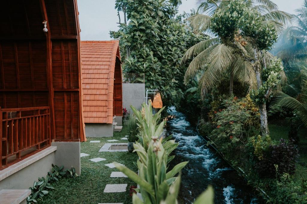 Sukasada Bed & Breakfast | Kubu River View