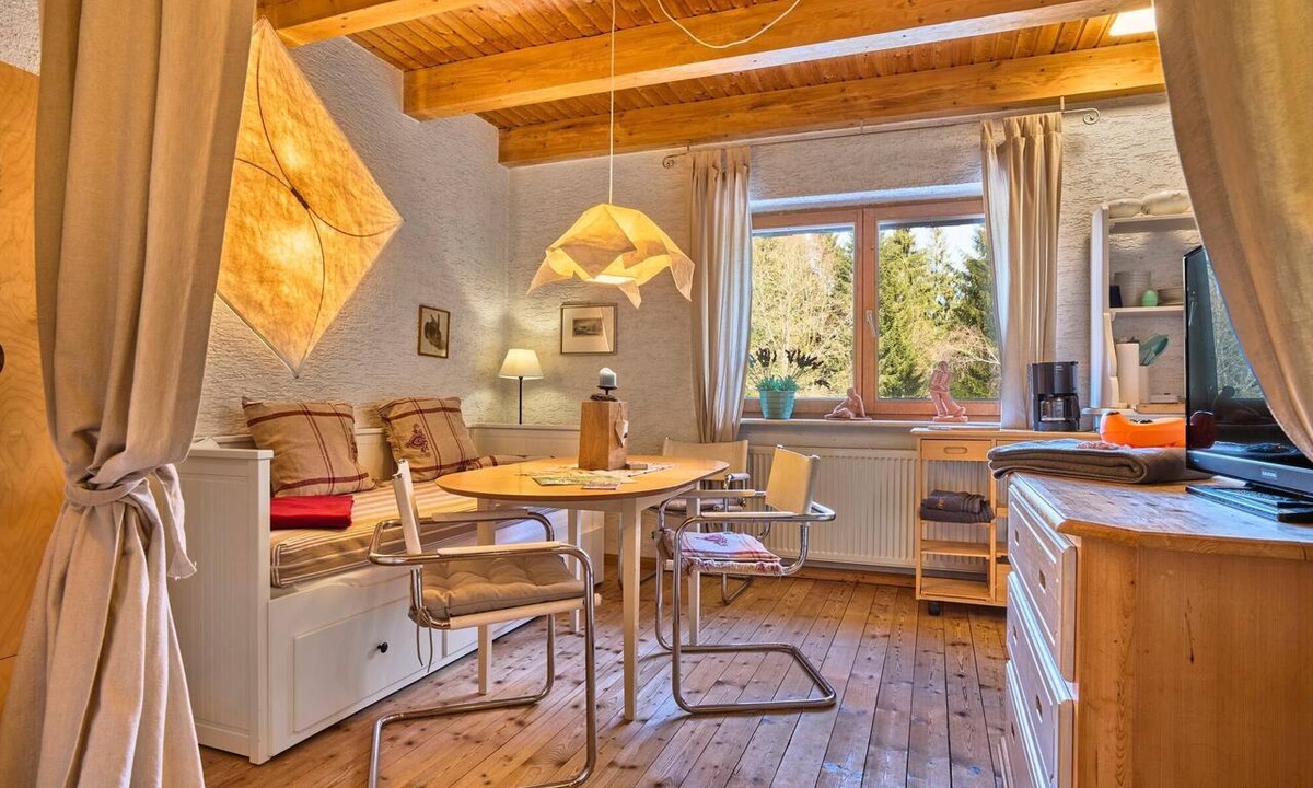St. Oswald Apartment | Kunst und Handwerk mit liebevollen Kleinigkeiten finden Sie um hauseigenen Laden.