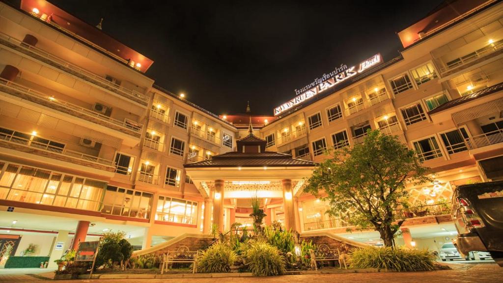 Nai Mueang Hotel | Kwan Ruen Park