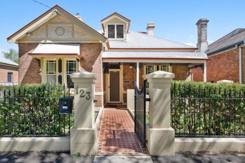 Orange House | Kyogle123 Central location