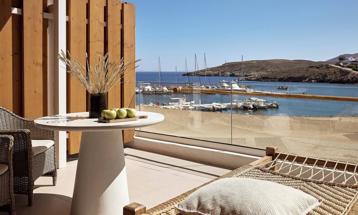 Loutra Hotel | Kythnos Bay Hotel