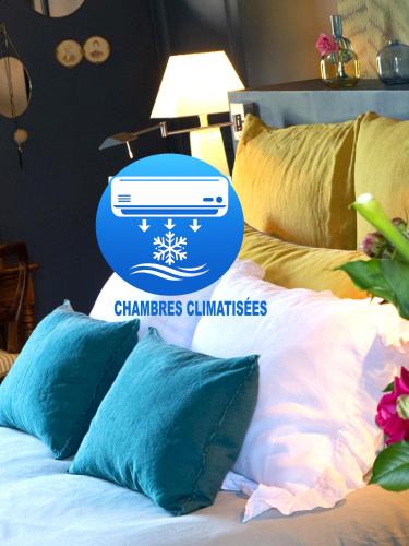 Maigne Bed & Breakfast | L'école des garçons