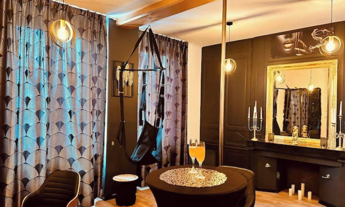 Illiers-Combray Apartment | « L'étreinte Dorée »