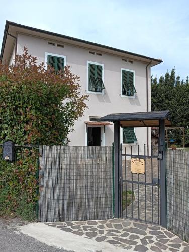Lucca House | L'Acero Rosso