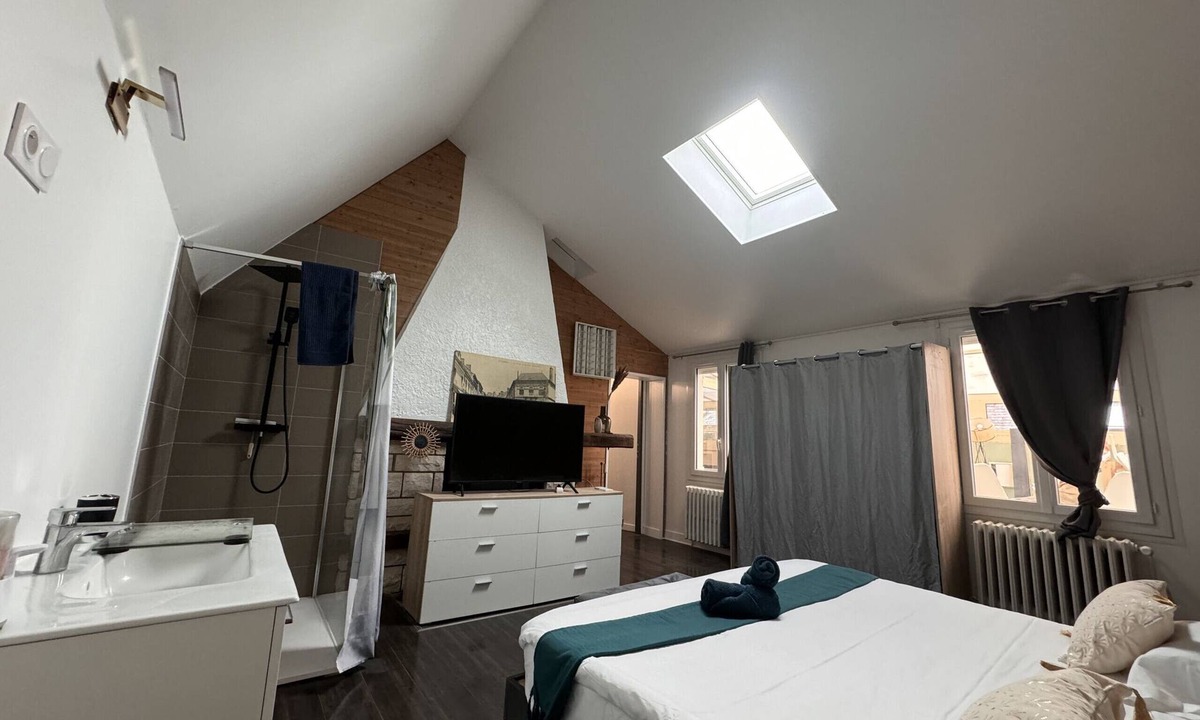 Ecommoy Apartment | L'Agréable - Suite - Circuit - Rêve au Mans