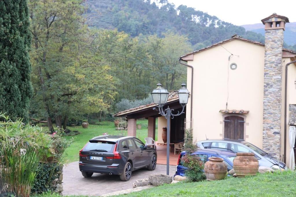 Cascine-La Croce Villa | L’Artemisia - Villa con camino sul ruscello
