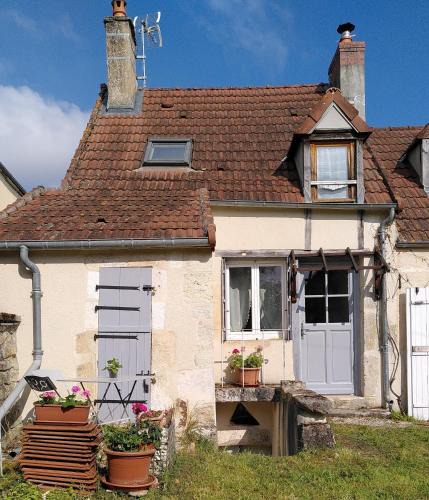 Pousseaux House | L'Atelier de Pierre Sleeps 4 with Garden