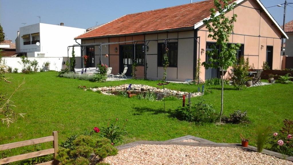 Casteljaloux Bed & Breakfast | L atelier