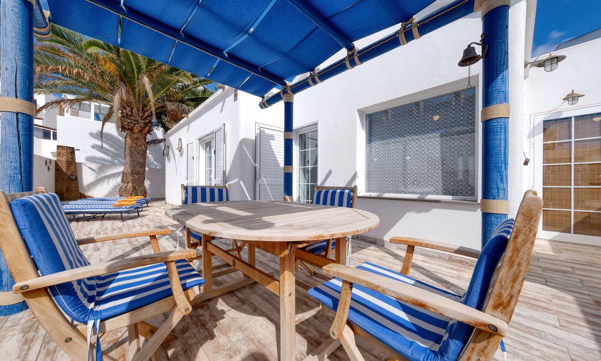 Playa del Cable Ski Chalet | L'AZDORA LA CONCHA CLOSE TO THE SEA