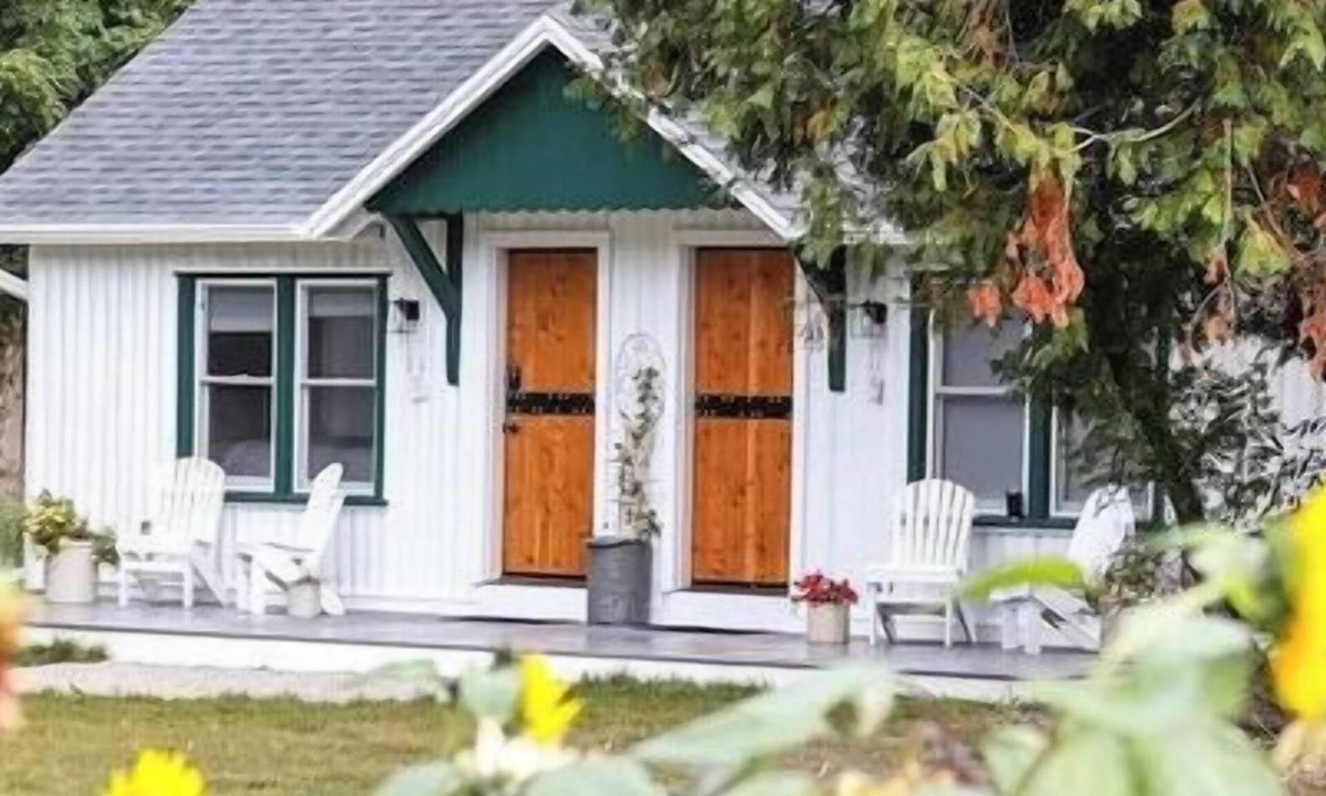 Ellison Bay Cottage | L E Block at the Griffin Inn