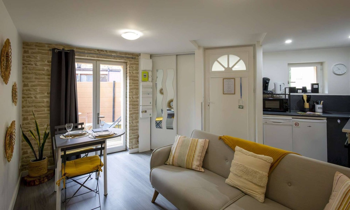 Chatel-Guyon Apartment | L'Escapade - 1 bedroom - 2 people - Terrace