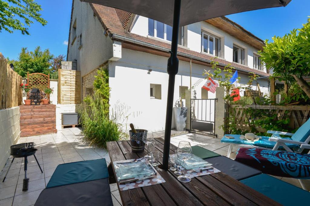 Creully Apartment | L'Escapade de Creully - Appt 2p avec grande terrasse