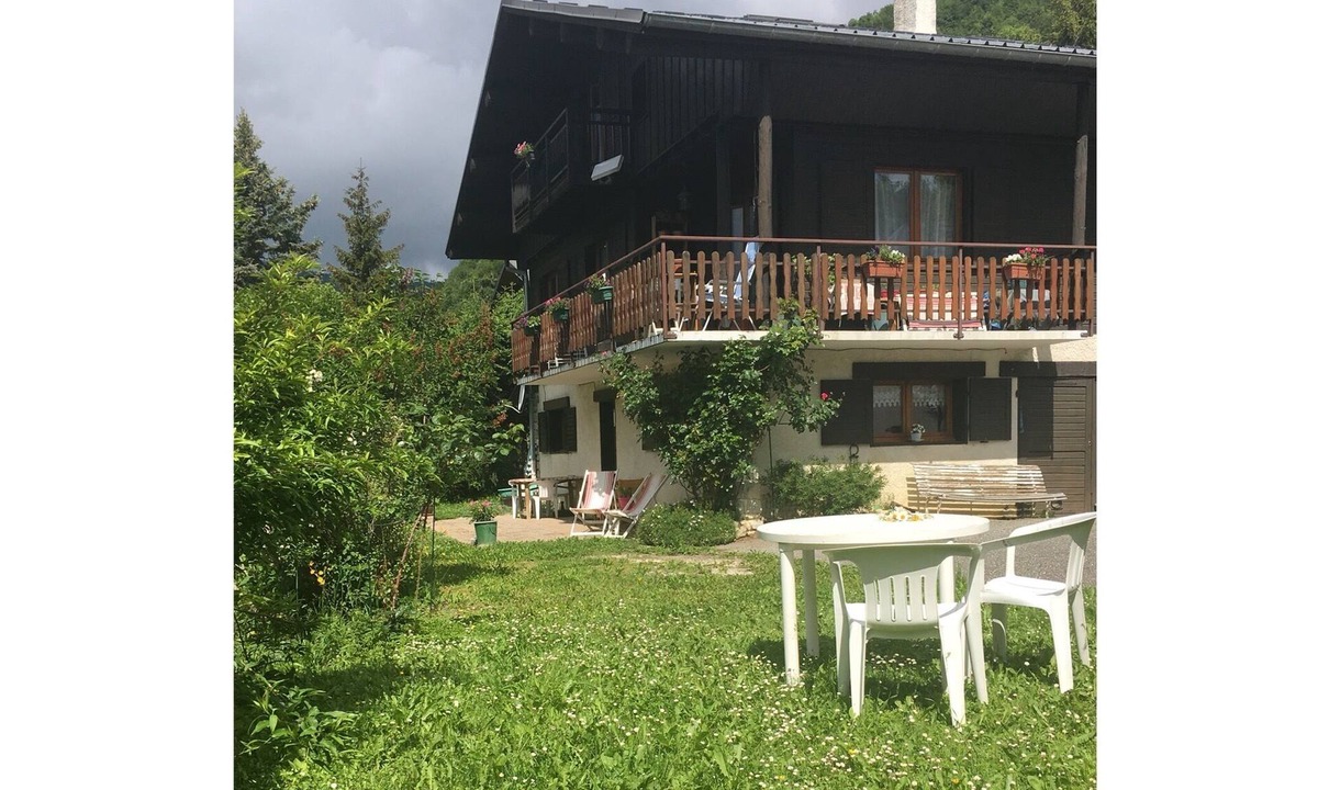 Aillon-le-Jerune Apartment | L'Eterle de Motzon en Bauges: in the mountains, snow, skiing, hiking, relaxation.