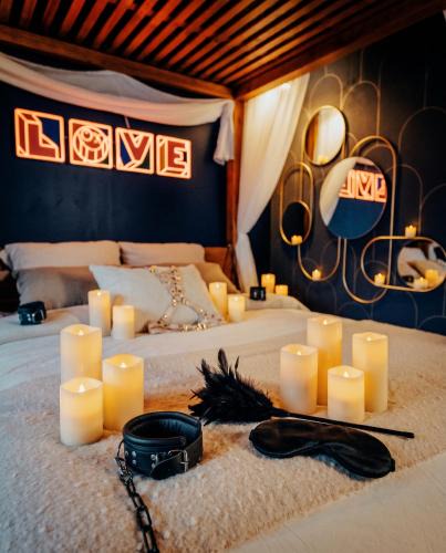 Evreux Apartment | L'Eure de Luxure Loveroom Suite in Normandy